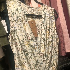 Cute sleeveless top with tie in the front!